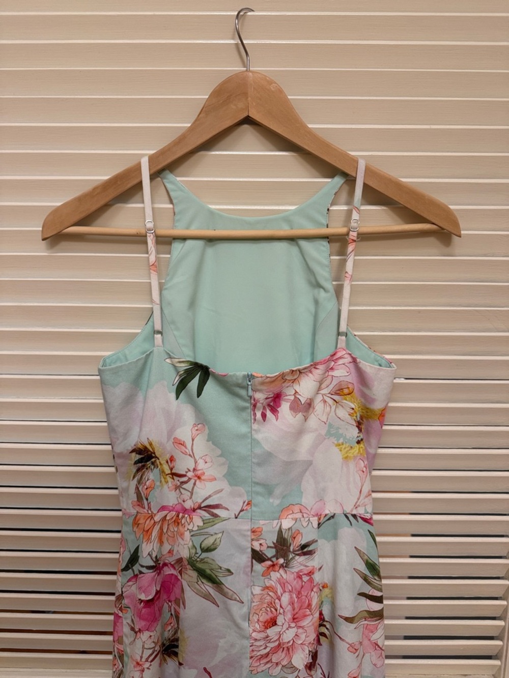 Black Halo Montego Mint Green
Floral Halter Midi Dress, Size Zero, EUC - Picture 9 of 17